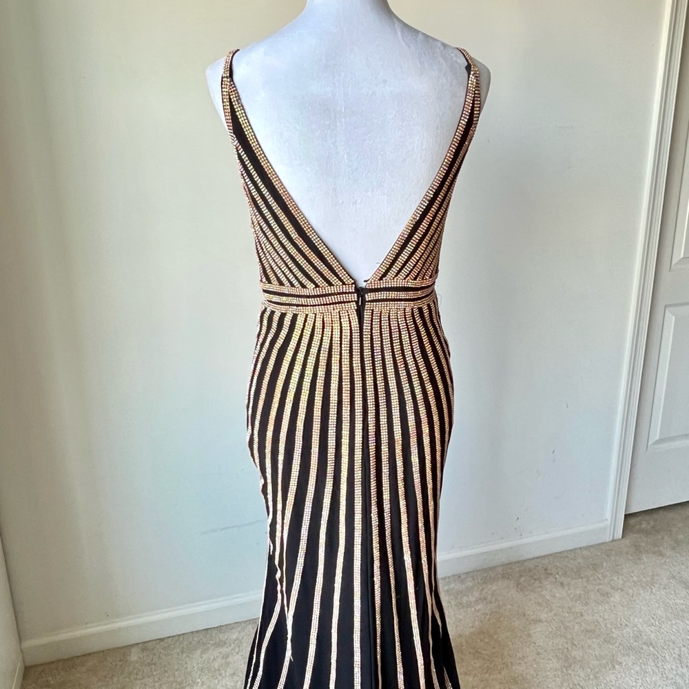 JOVANI Rhinestone Sleeveless V-Neck Deep Back Gold/Black Prom Dress—SZ. 8 - Picture 4 of 17